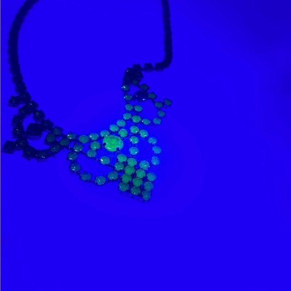 Jewelry - Antique glow glass Necklace